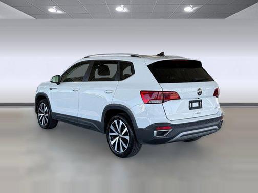 Pure White 2022 Volkswagen Taos 1.5T SE