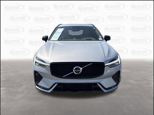 2023 Volvo XC60 B5 Ultimate Dark Theme