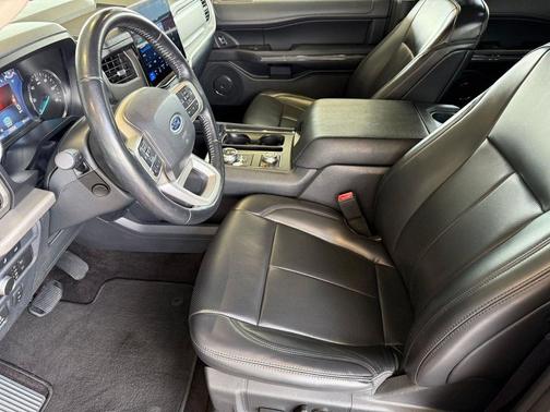 Rapid Red Metallic Tinted Clearcoat 2022 Ford Expedition Max XLT