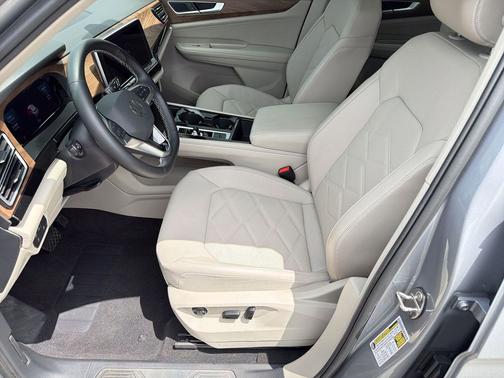silver mist metallic 2026 Volkswagen Atlas 2.0T SE w/Technology