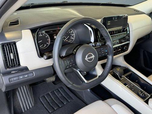 2024 Nissan Pathfinder SL 4WD