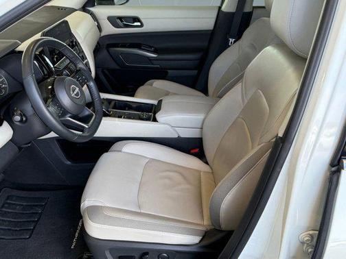 2024 Nissan Pathfinder SL 4WD