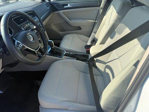 2018 Volkswagen Golf TSI S