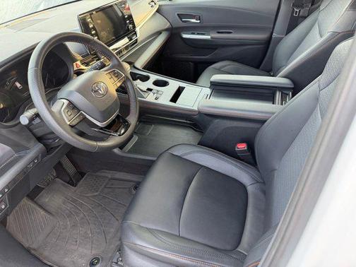 2021 Toyota Sienna XSE 7 Passenger