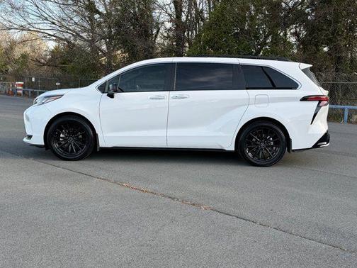 2021 Toyota Sienna XSE 7 Passenger