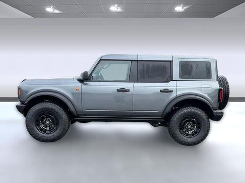 CARBONIZED GRAY METALLIC 2026 Ford Bronco Badlands