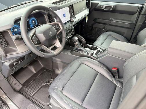 CARBONIZED GRAY METALLIC 2026 Ford Bronco Badlands