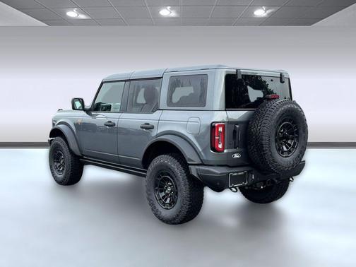 CARBONIZED GRAY METALLIC 2026 Ford Bronco Badlands