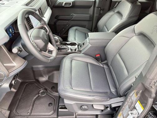 CARBONIZED GRAY METALLIC 2026 Ford Bronco Badlands
