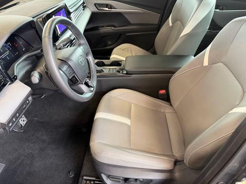 Underground 2025 Toyota Camry SE