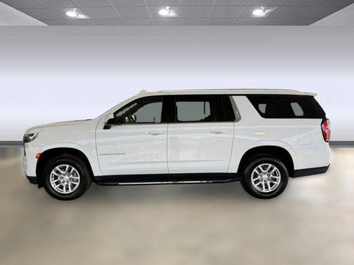 Summit White 2024 Chevrolet Suburban LT