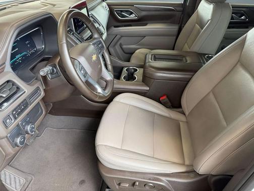 Summit White 2024 Chevrolet Suburban LT