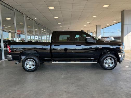 Diamond Black Crystal Pearlcoat 2024 RAM 2500 Tradesman Crew Cab 4x4 6'4' Box