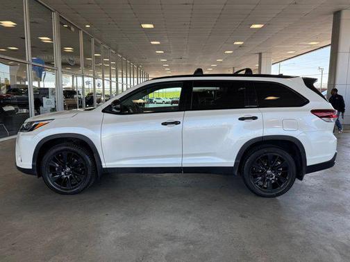 Blizzard Pearl 2019 Toyota Highlander SE