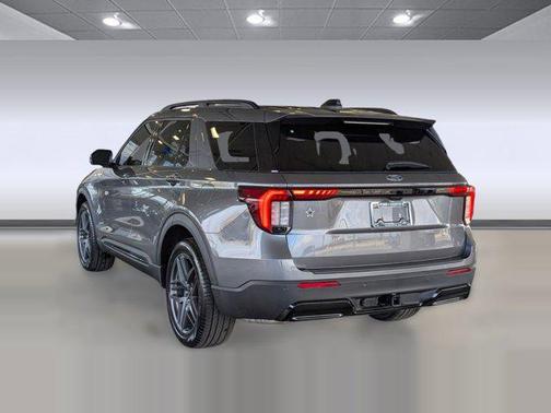 CARBONIZED GRAY METALLIC 2026 Ford Explorer ST-Line