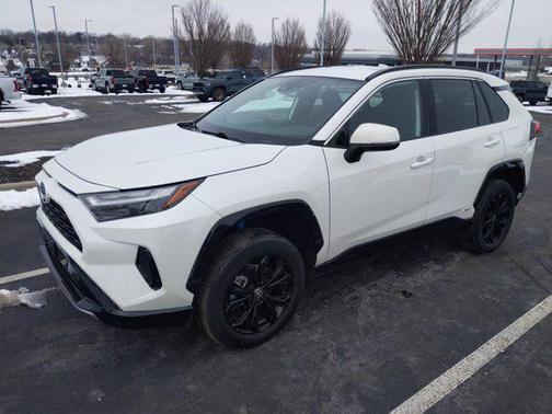 2022 Toyota RAV4 Hybrid SE