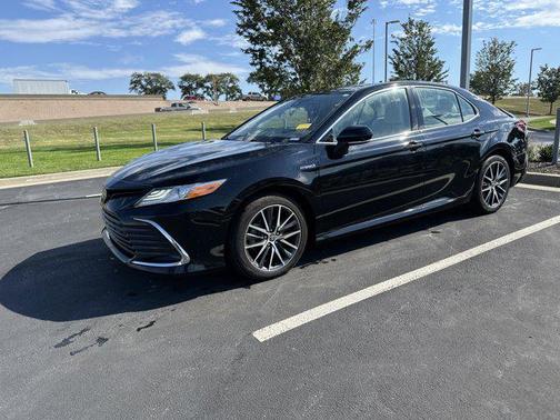 2021 Toyota Camry Hybrid XLE