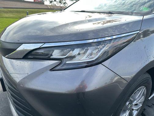 2023 Toyota Sienna XLE 8 Passenger
