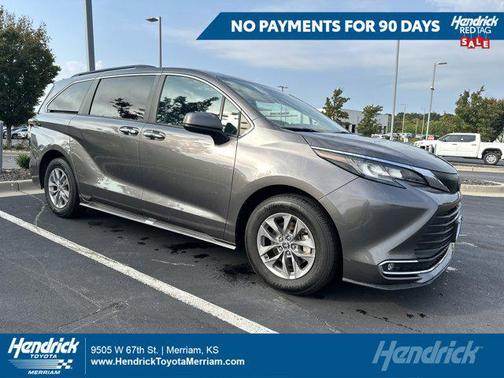 2023 Toyota Sienna XLE