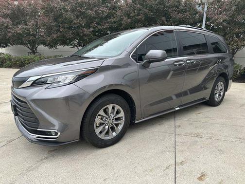 2023 Toyota Sienna XLE 8 Passenger