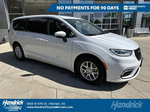Bright White Clearcoat 2023 Chrysler Pacifica Touring L