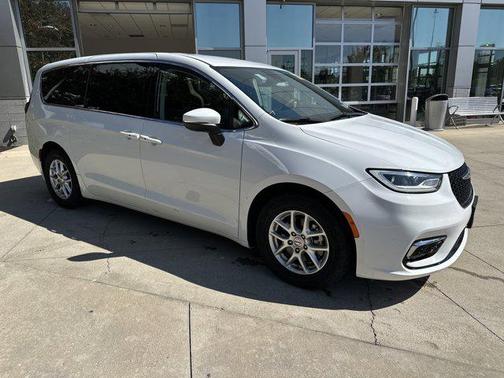 Bright White Clearcoat 2023 Chrysler Pacifica Touring L