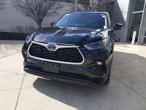 Midnight Black Metallic 2023 Toyota Highlander Hybrid LE