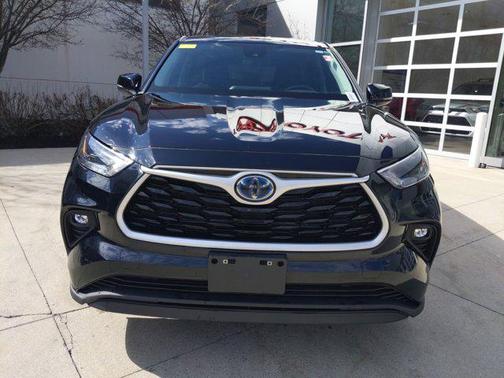 Midnight Black Metallic 2023 Toyota Highlander Hybrid LE