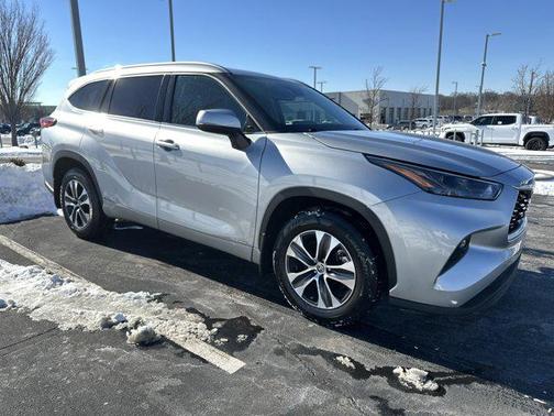 2022 Toyota Highlander Hybrid XLE