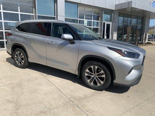 2022 Toyota Highlander Hybrid XLE