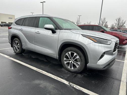 2022 Toyota Highlander Hybrid XLE