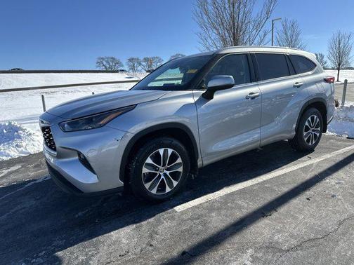 2022 Toyota Highlander Hybrid XLE