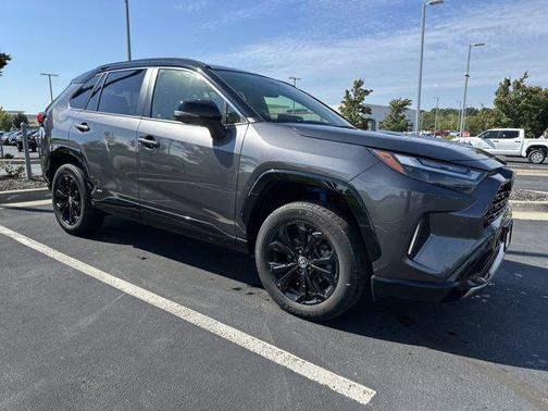 2022 Toyota RAV4 Hybrid SE