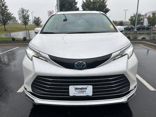 2023 Toyota Sienna Limited 7-Passenger