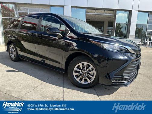 2023 Toyota Sienna LE