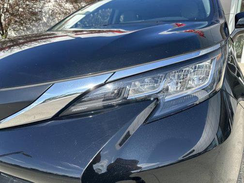 2023 Toyota Sienna LE