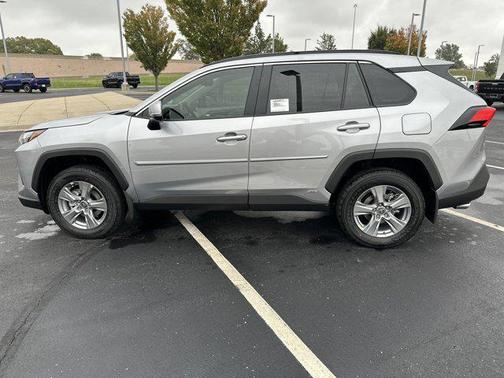 2025 Toyota RAV4 Hybrid XLE