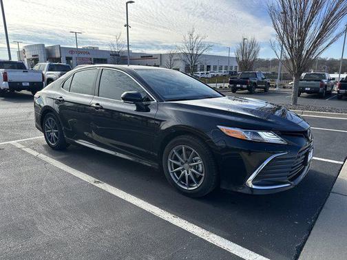 2022 Toyota Camry Hybrid XLE