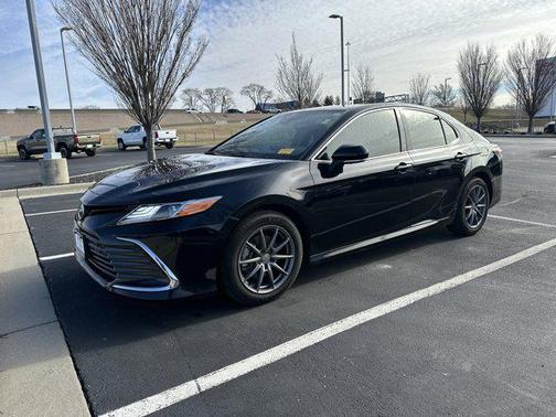 2022 Toyota Camry Hybrid XLE