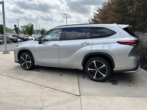 Celestial Silver Metallic 2022 Toyota Highlander XSE