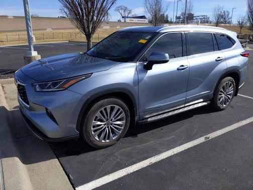 2022 Toyota Highlander Platinum