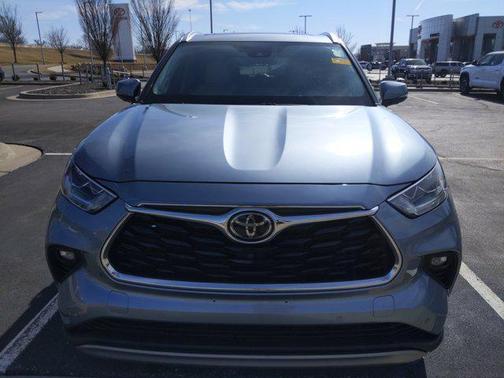 2022 Toyota Highlander Platinum