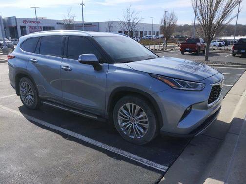 2022 Toyota Highlander Platinum