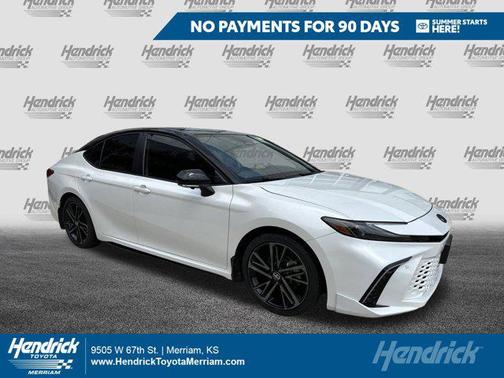 Wind Chill Pearl/Midnight Black Metallic 2025 Toyota Camry XSE