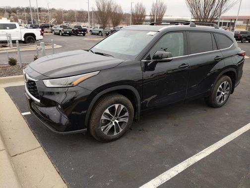 2024 Toyota Highlander XLE