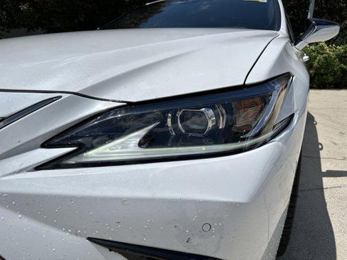 2022 Lexus ES 300h F SPORT