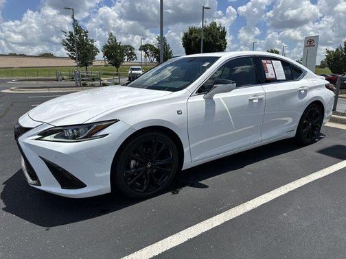 2022 Lexus ES 300h F SPORT