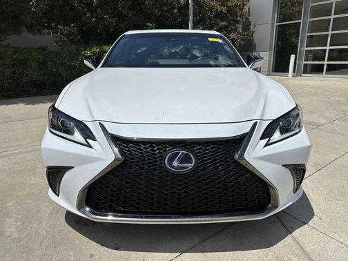 2022 Lexus ES 300h F SPORT