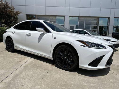 2022 Lexus ES 300h F SPORT