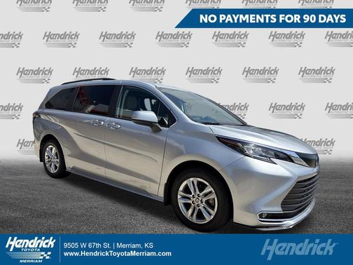 Celestial Silver Metallic 2023 Toyota Sienna XLE